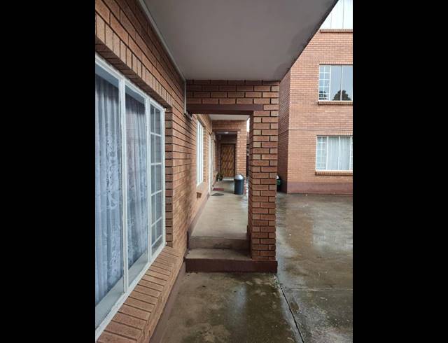 1 BEDROOM APARTMENT FOR SALE IN RUSTENBURG CENTRAL